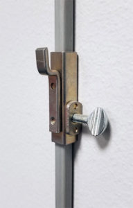 handing rail with adjustable hook