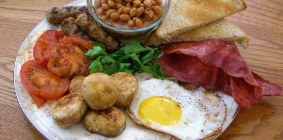 This is a Full English Breakfast that Mrs. Hudson might have served to her boarders, Sherlock Holmes and Dr. John Watson -- except that they often skipped breakfast, hot on the trail of criminals!