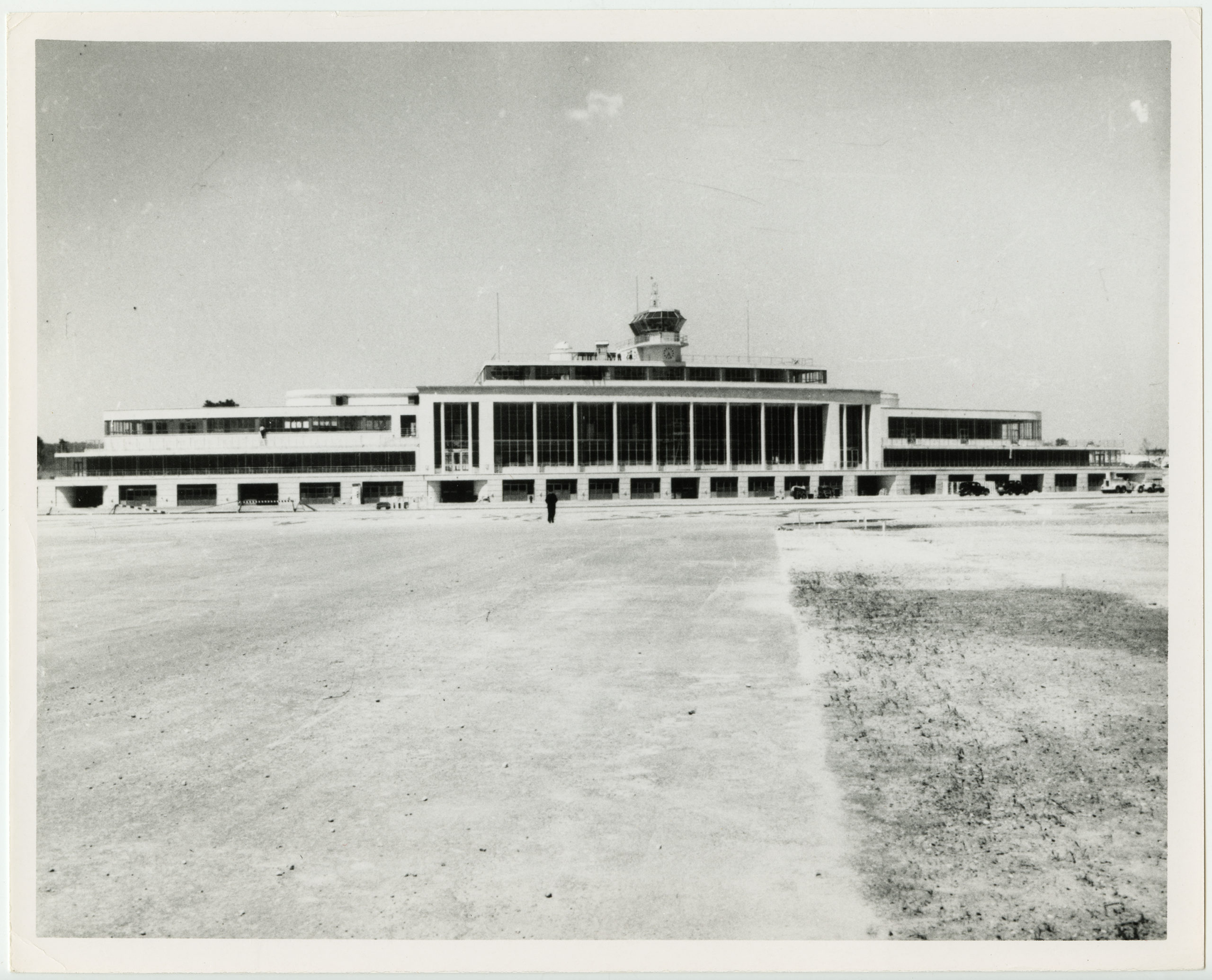 Freshly completed Terminal A of the Washington National Airport. 1930, 1 print, b&amp;w, 8 x 10 in..